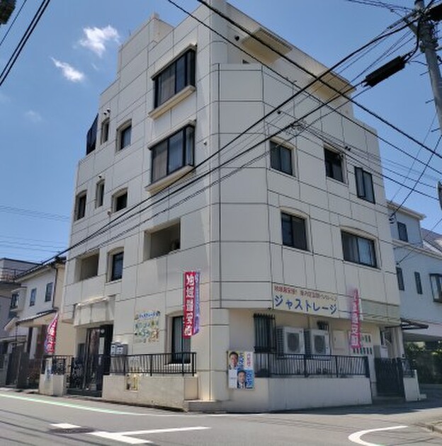 ジャストレージ 相模原小山 外観 - 鉄筋コンクリート造4階建ての建物
